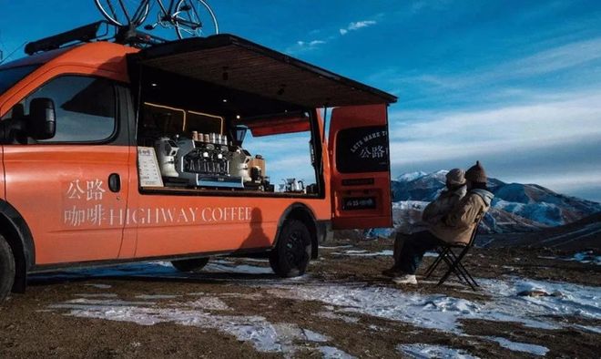 “移动成本”置换“固定支出”！开元棋牌房车卖爆了：年轻人用(图2)